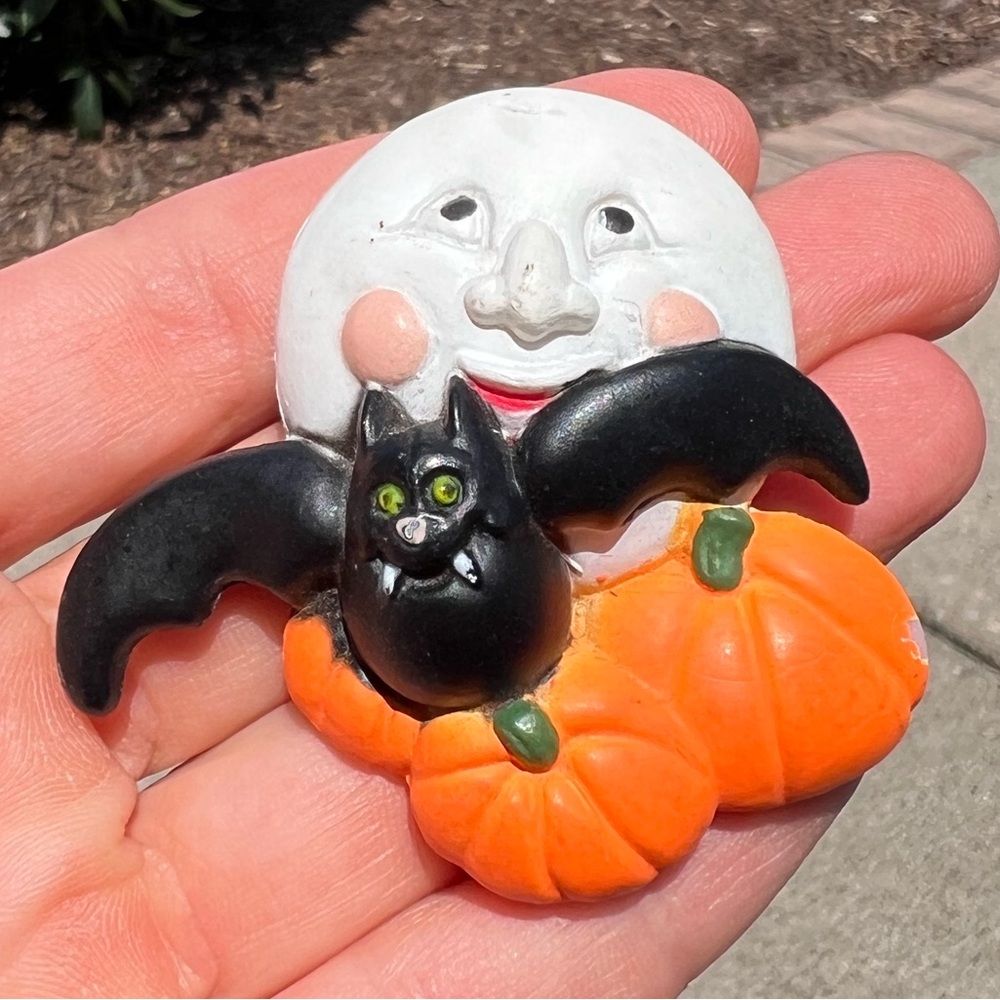 Easter Unlimited PIN Halloween Vintage MAN MOON brooch Bat PUMPKIN - Picture 2 of 14